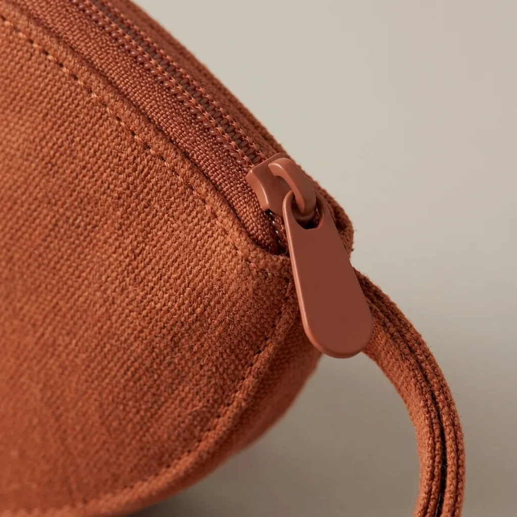 Card Pouch, close-up of the Drop Clip and material
